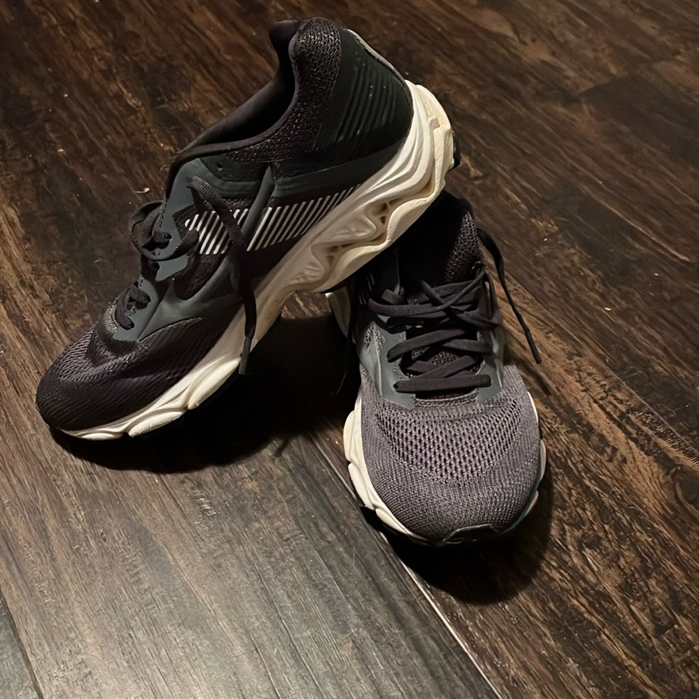 Women’s Mizuno wave inspire 16